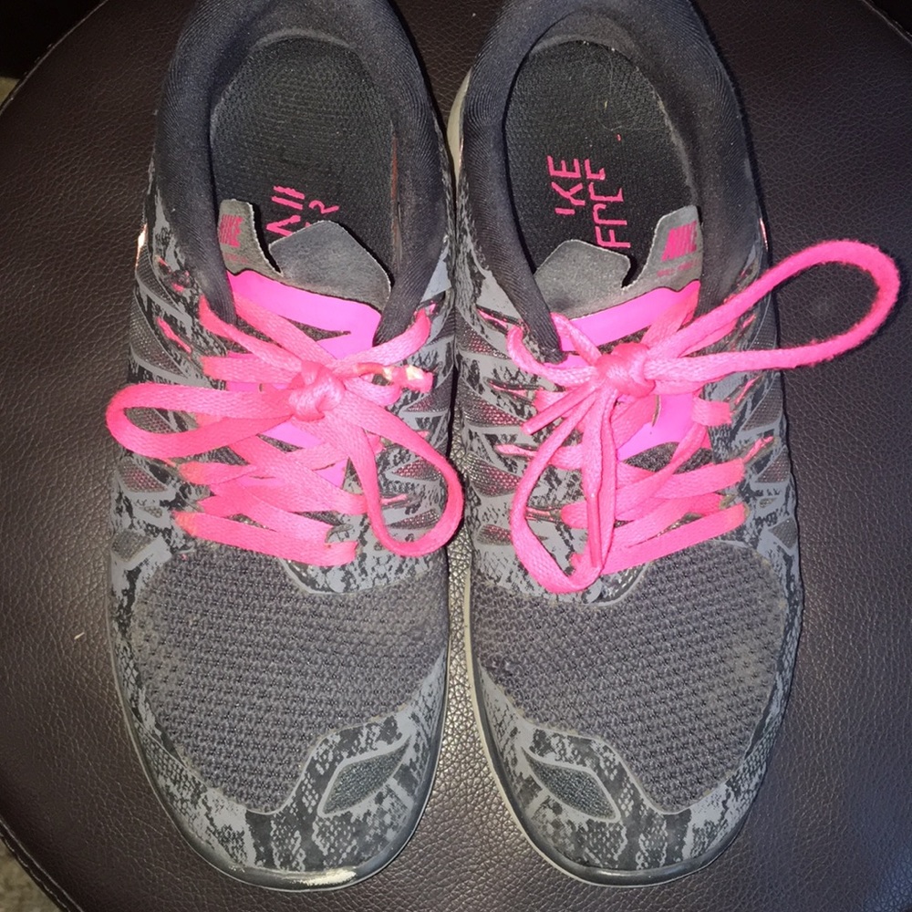 Nike Anthracite Hyper Pink Free Run 5.0 shoes